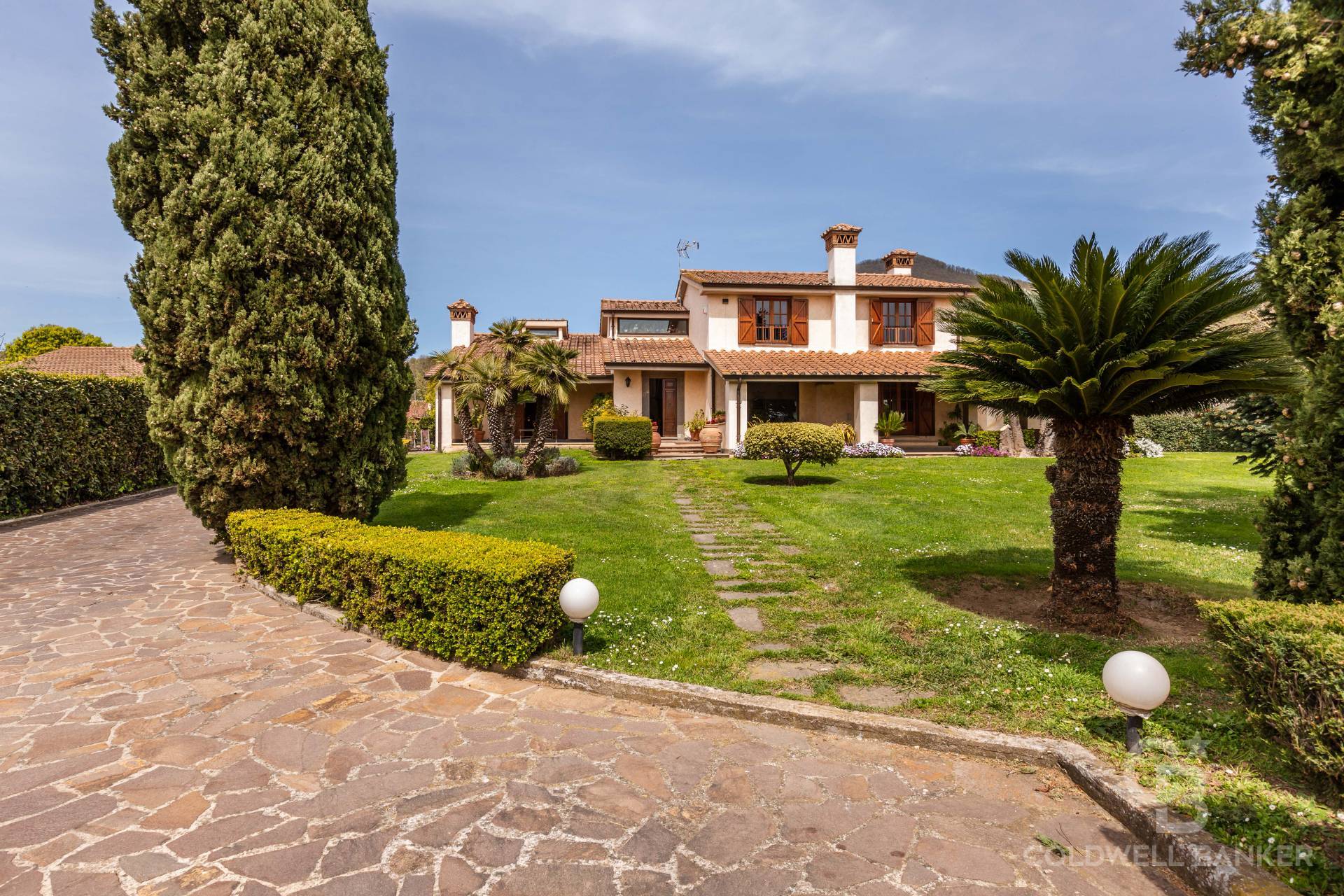 Villa in vendita a Trevignano Romano, 14 locali, prezzo € 880.000 | CambioCasa.it