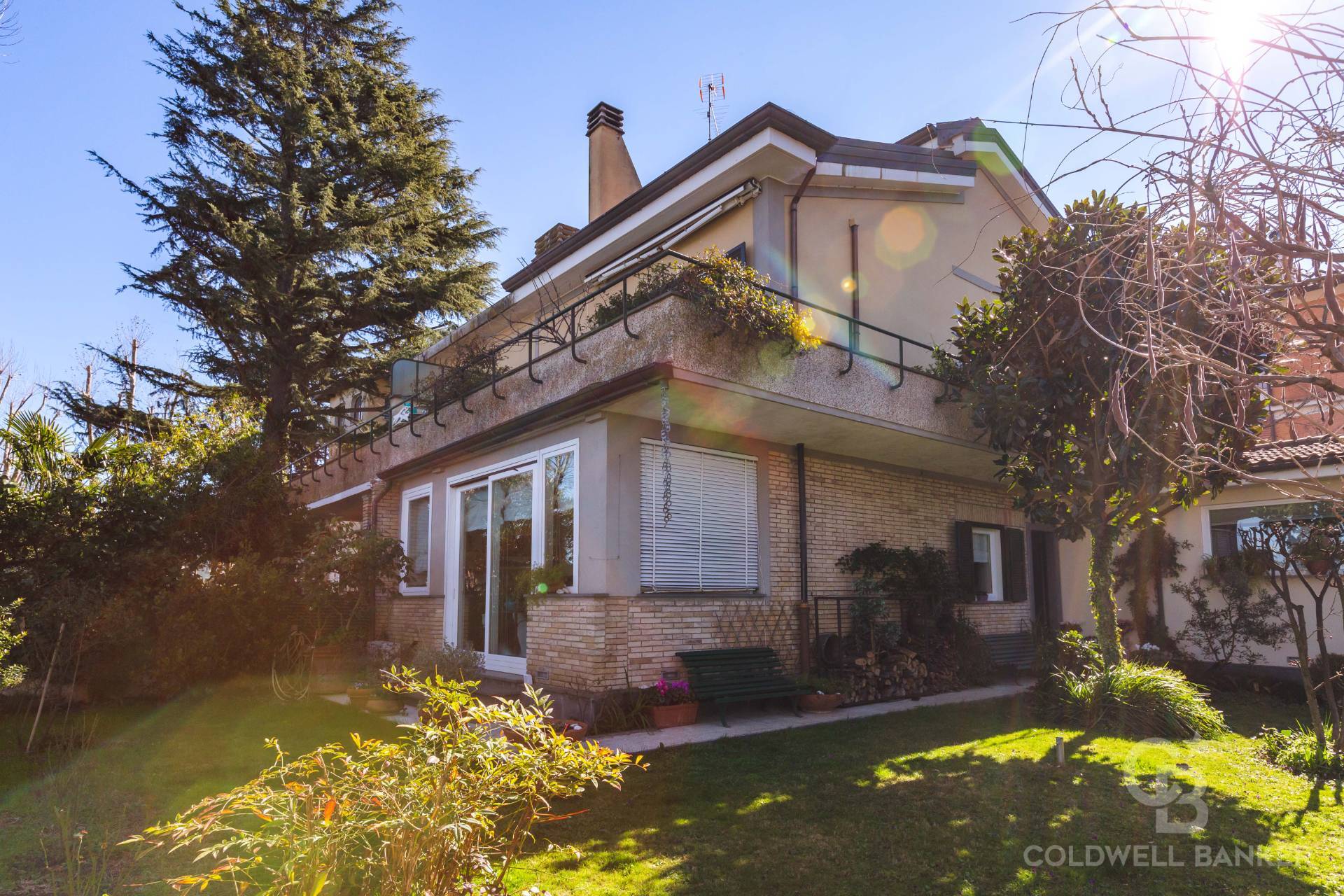 Villa in vendita a Anguillara Sabazia, 6 locali, prezzo € 490.000 | CambioCasa.it