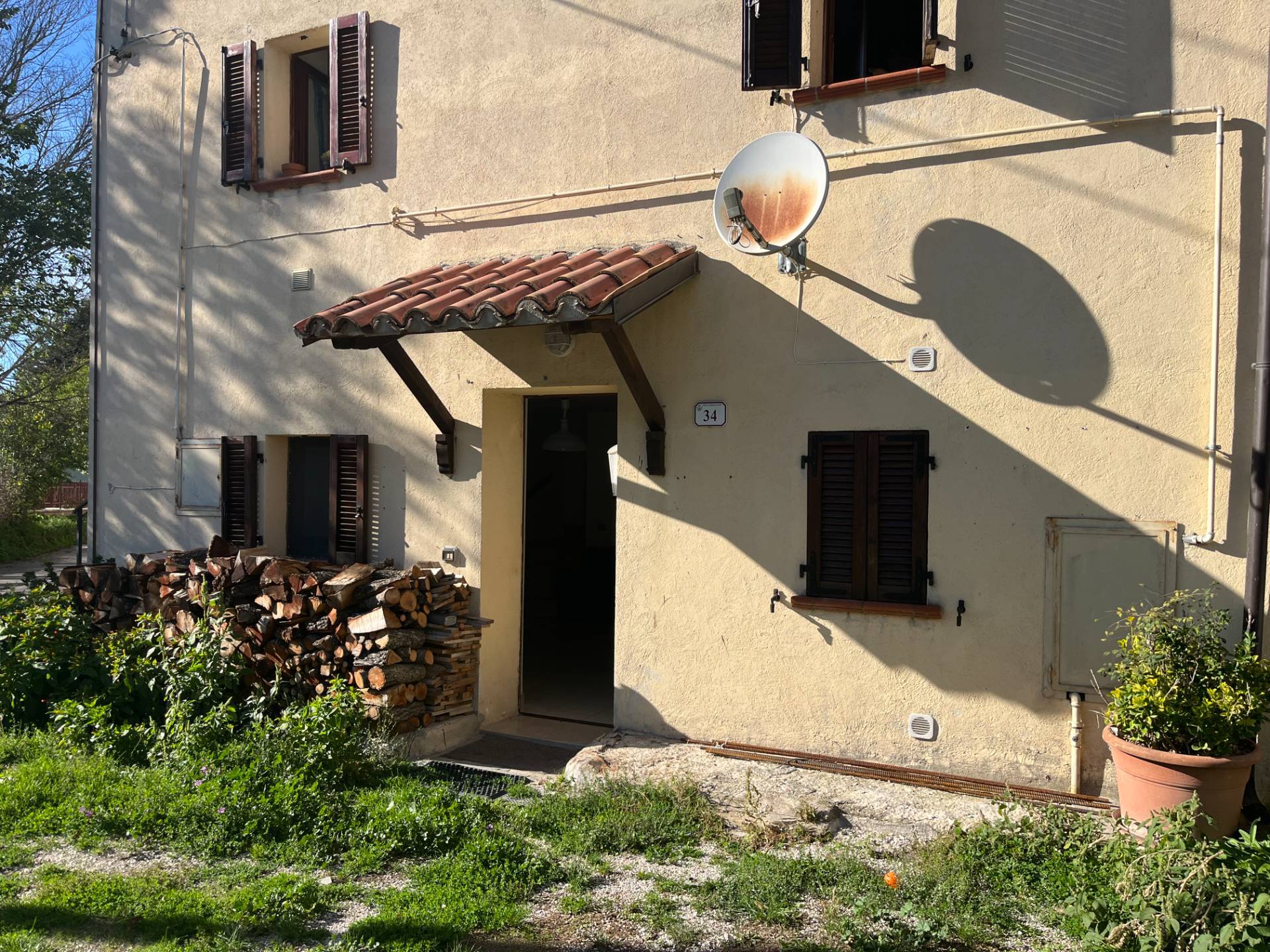 Soluzione Semindipendente in vendita a Serravalle di Chienti, 3 locali, prezzo € 22.000 | CambioCasa.it