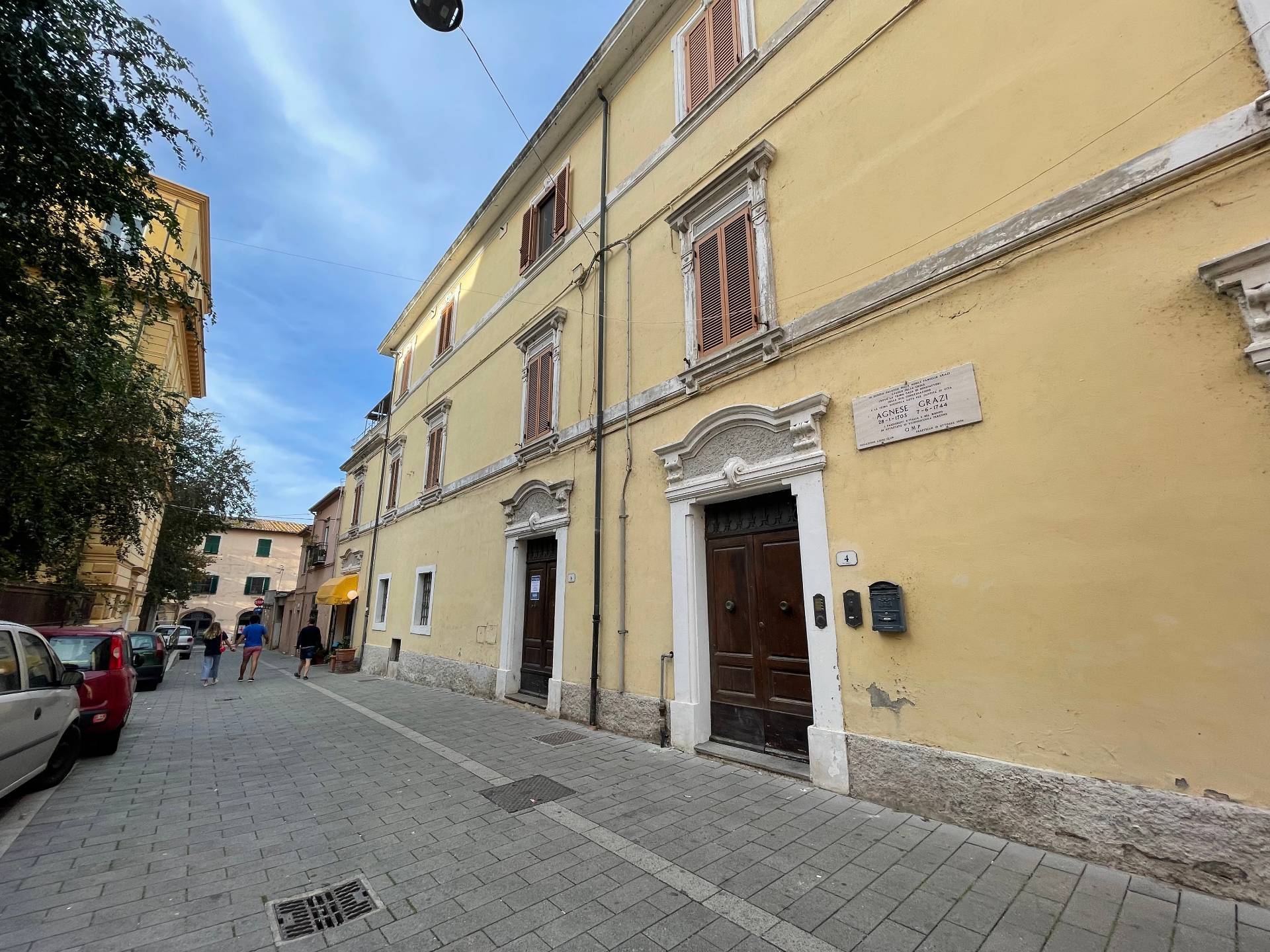 Appartamento in vendita a Orbetello, 7 locali, zona Località: Centrostorico, prezzo € 320.000 | CambioCasa.it