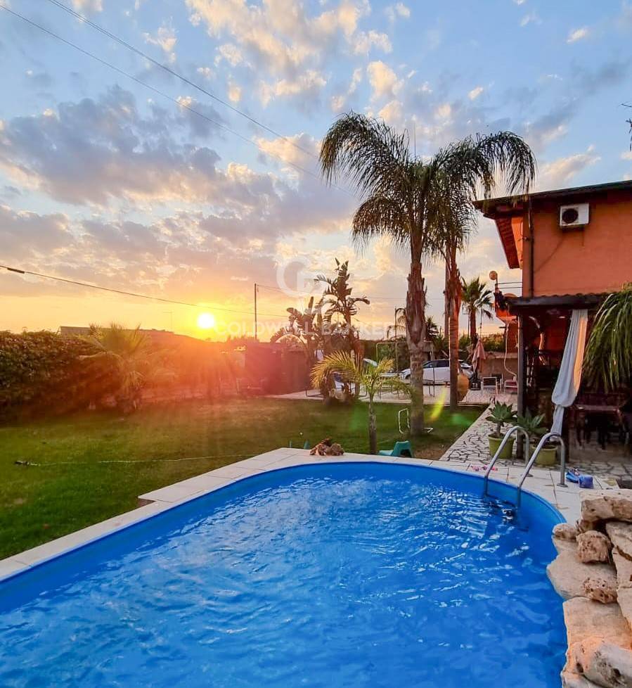 Villa in vendita a Augusta, 12 locali, prezzo € 450.000 | CambioCasa.it