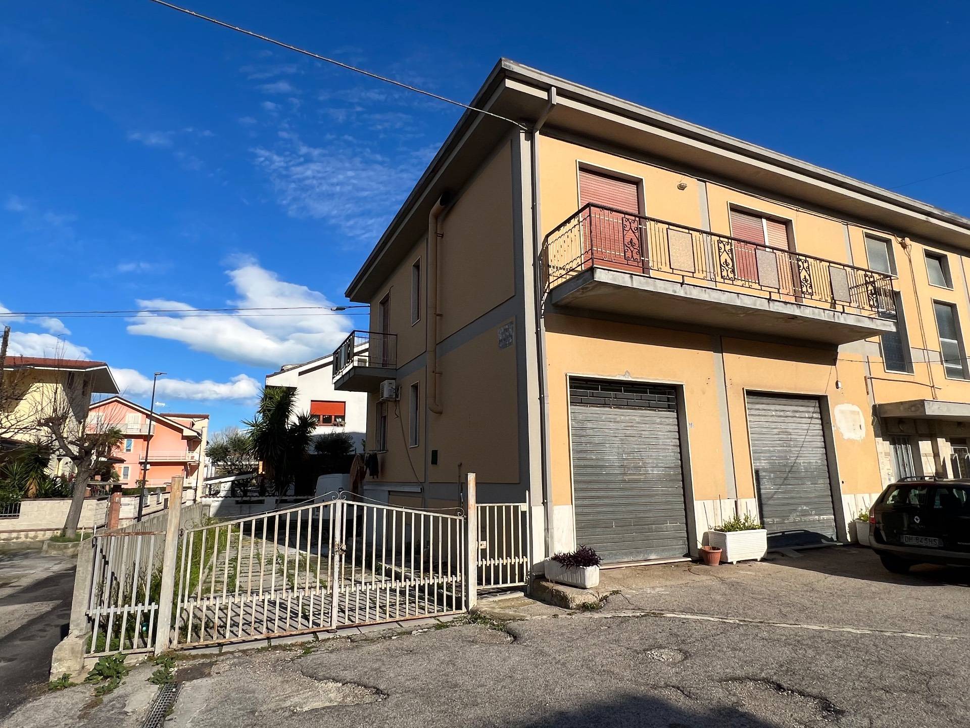 Appartamento in vendita a Pescara, 3 locali, zona Località: TirinoFontanelle, prezzo € 110.000 | PortaleAgenzieImmobiliari.it