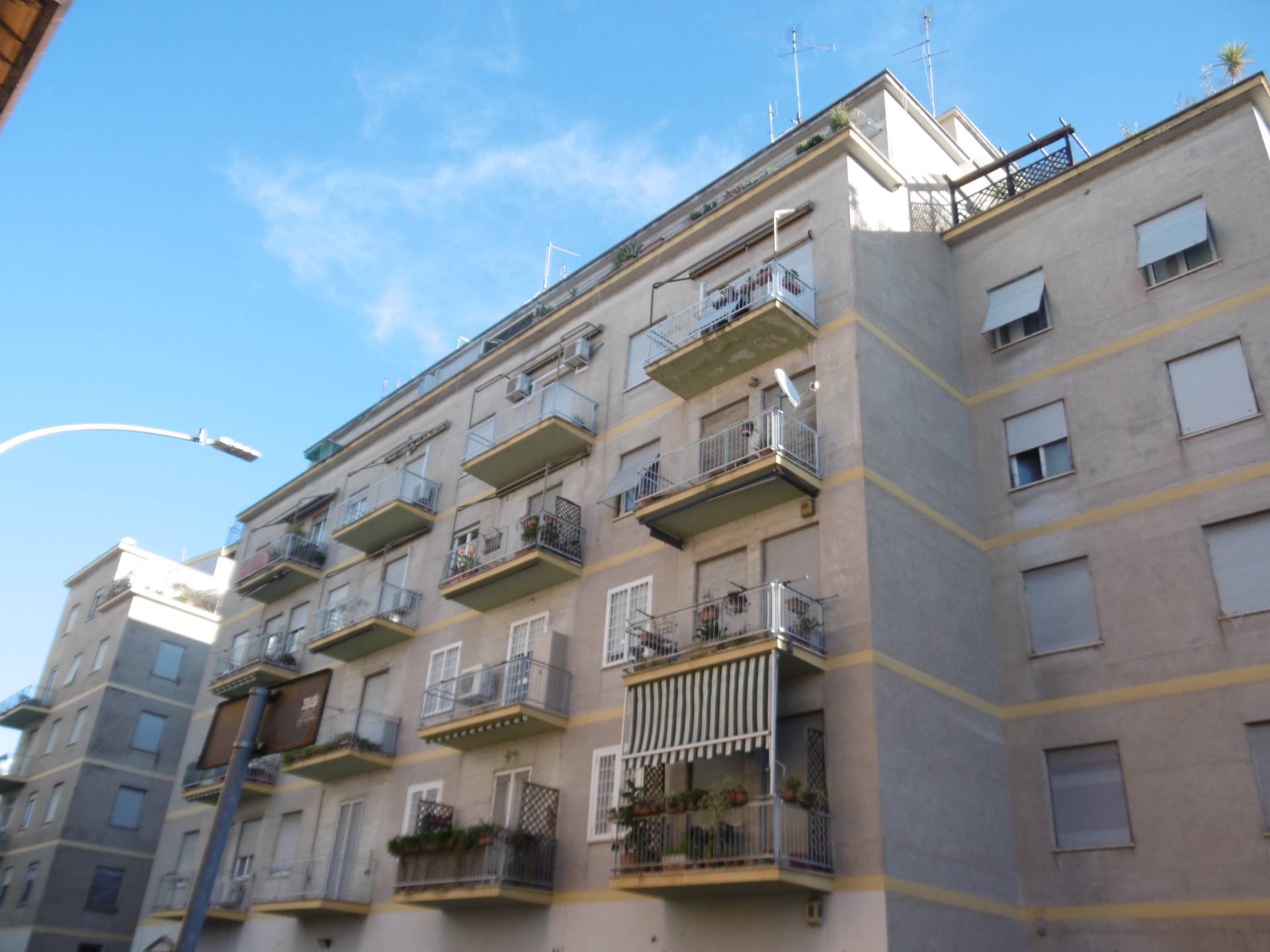 Appartamento in vendita a Roma, 2 locali, zona Zona: 19 . Colombo, Garbatella, Navigatori, Omboni, prezzo € 215.000 | CambioCasa.it
