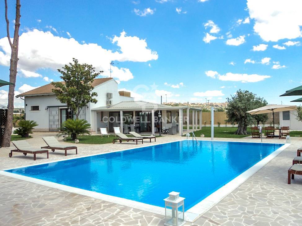 Villa in vendita a Ispica, 7 locali, prezzo € 550.000 | CambioCasa.it