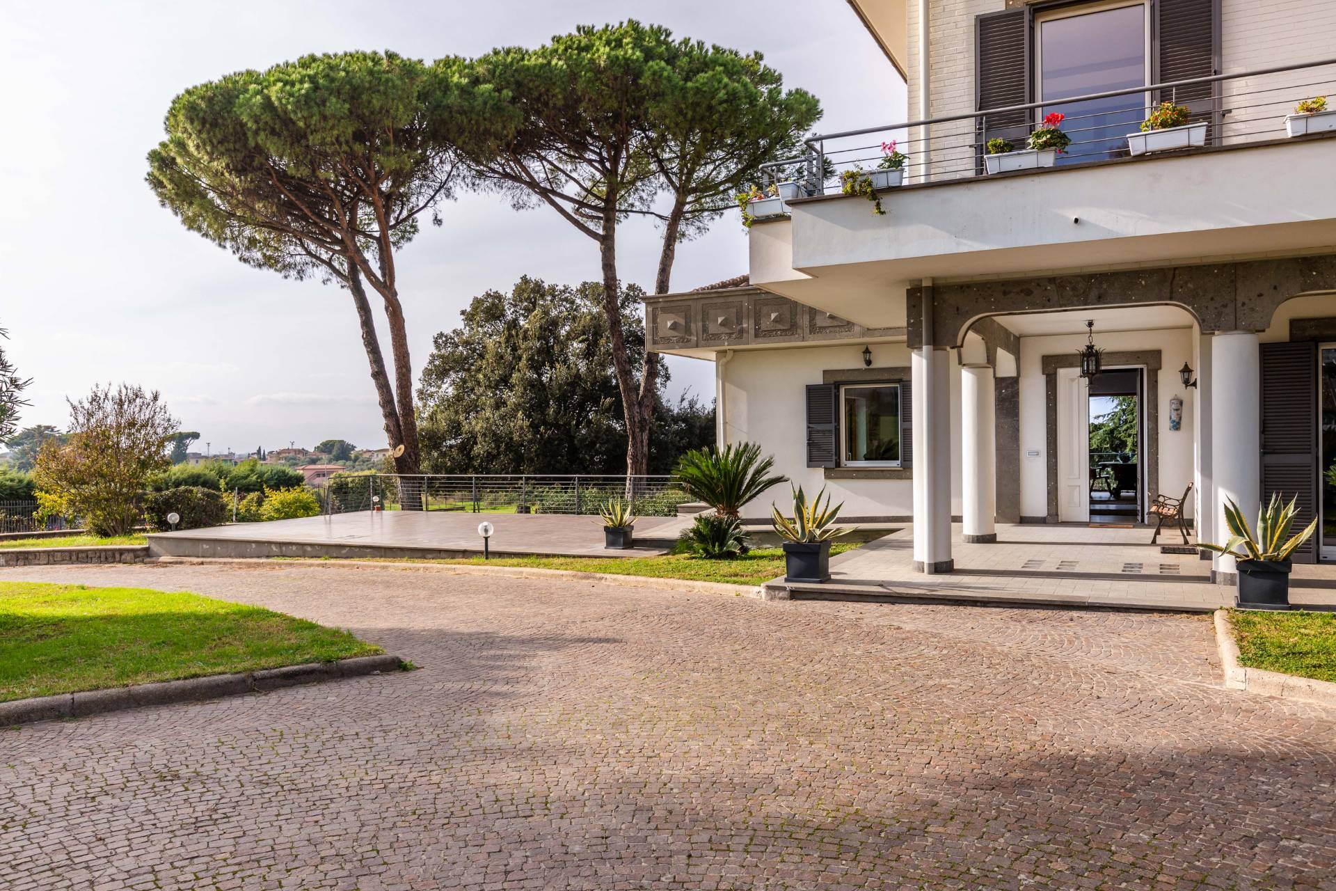 Villa in vendita a Frascati, 10 locali, prezzo € 1.550.000 | CambioCasa.it