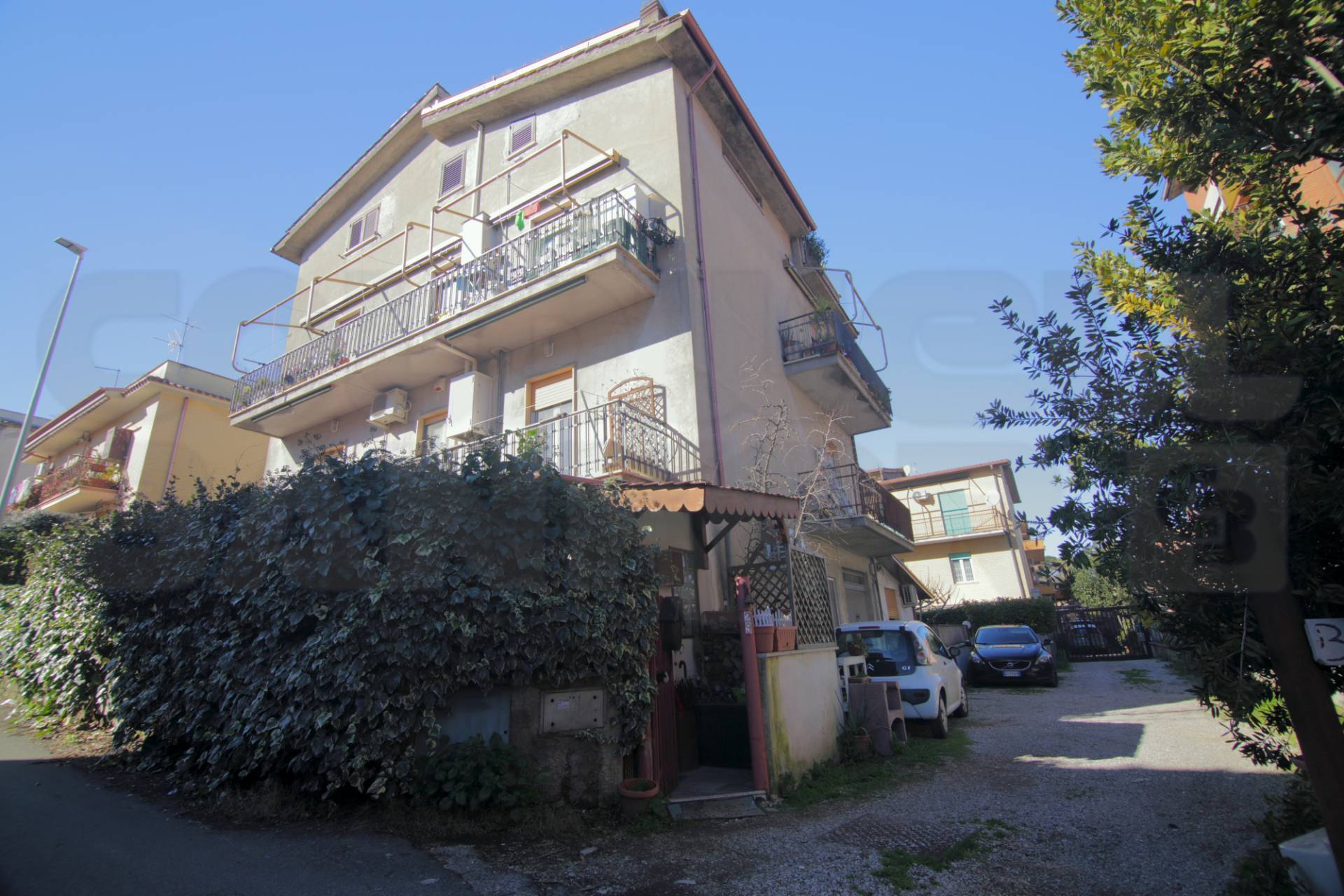 Appartamento in vendita a Roma, 2 locali, zona Località: ValleMuricana, prezzo € 100.000 | CambioCasa.it