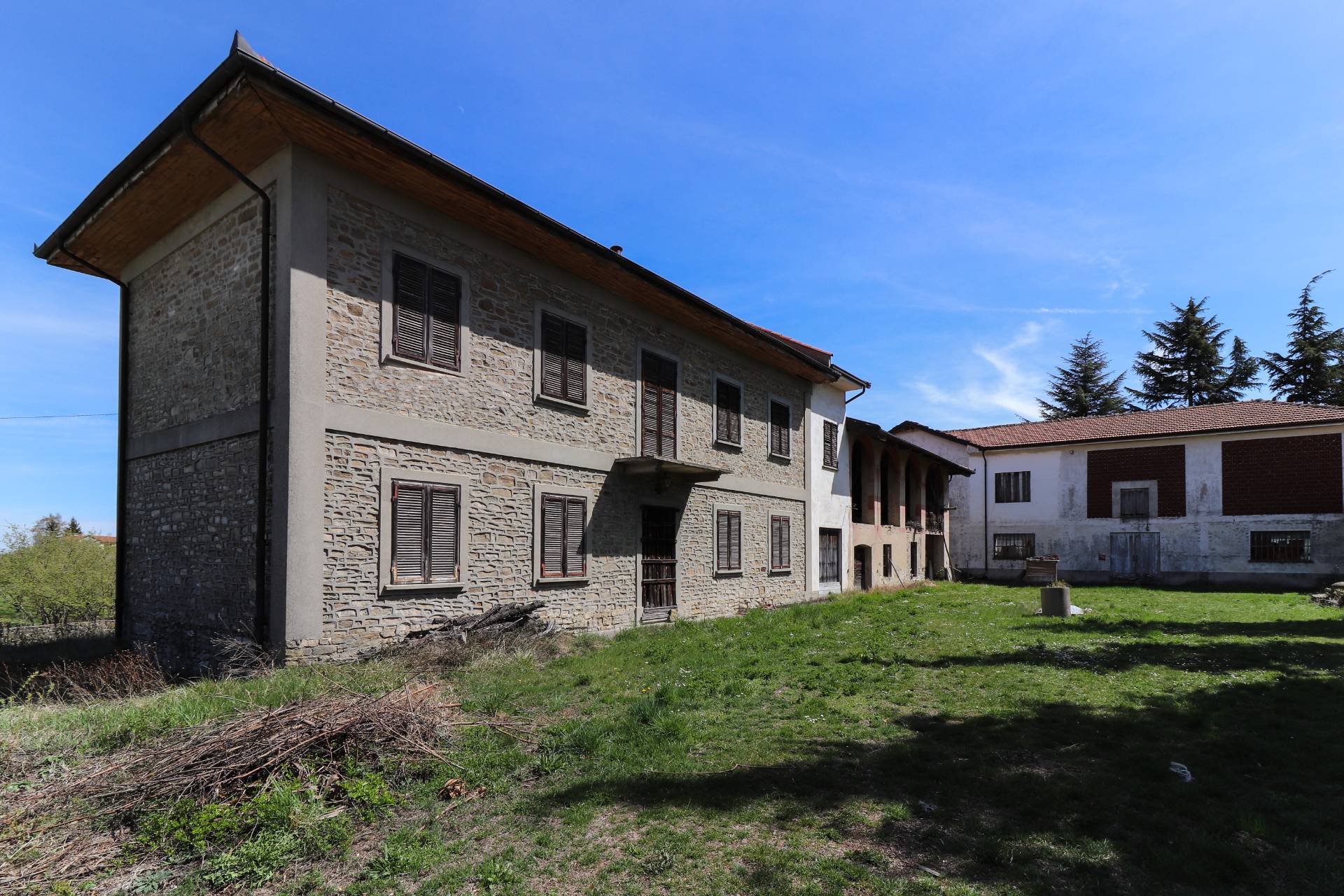 Rustico / Casale in vendita a Serravalle Langhe, 8 locali, prezzo € 270.000 | PortaleAgenzieImmobiliari.it