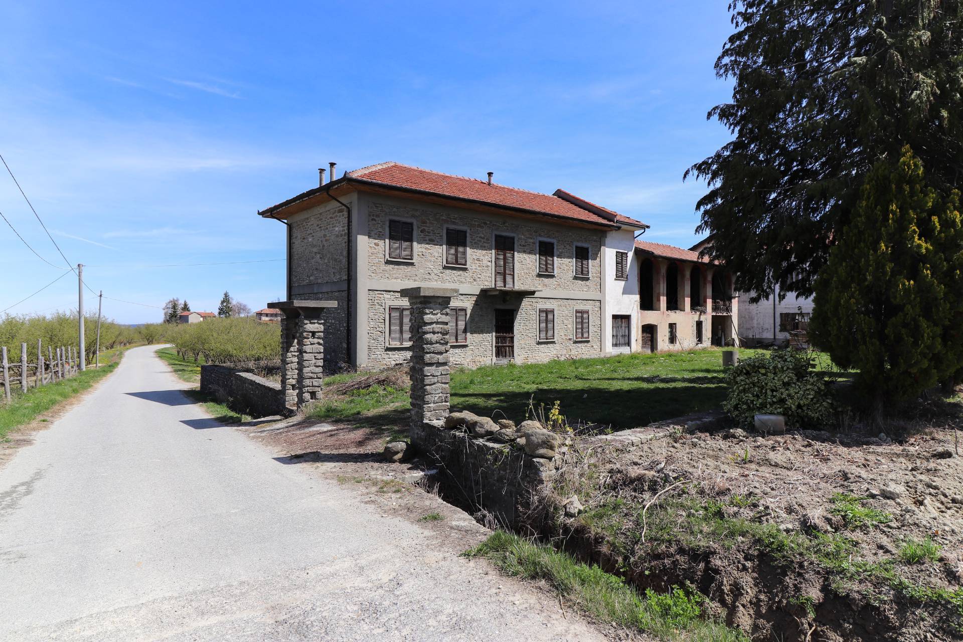Rustico / Casale in vendita a Serravalle Langhe, 8 locali, prezzo € 270.000 | PortaleAgenzieImmobiliari.it