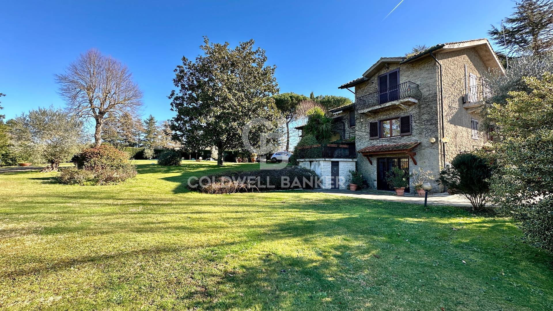 Villa in vendita a Manziana, 16 locali, prezzo € 820.000 | CambioCasa.it