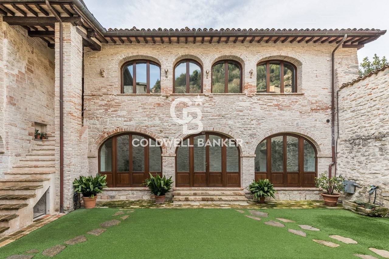 Appartamento in vendita a Gubbio, 9 locali, prezzo € 690.000 | PortaleAgenzieImmobiliari.it