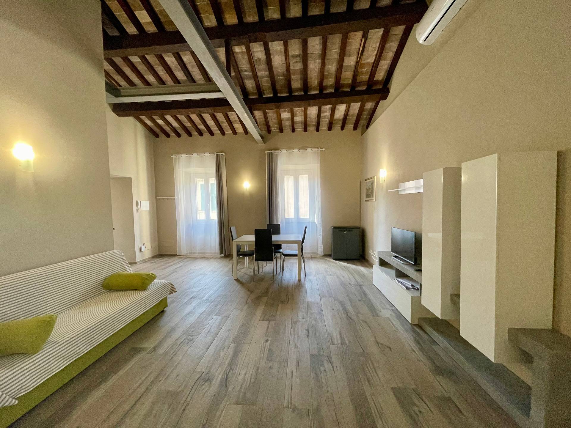 Appartamento in vendita a Orbetello, 4 locali, zona Località: Centrostorico, prezzo € 455.000 | CambioCasa.it