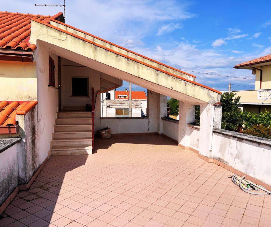 Appartamento in vendita a Città Sant'Angelo, 3 locali, prezzo € 48.000 | PortaleAgenzieImmobiliari.it