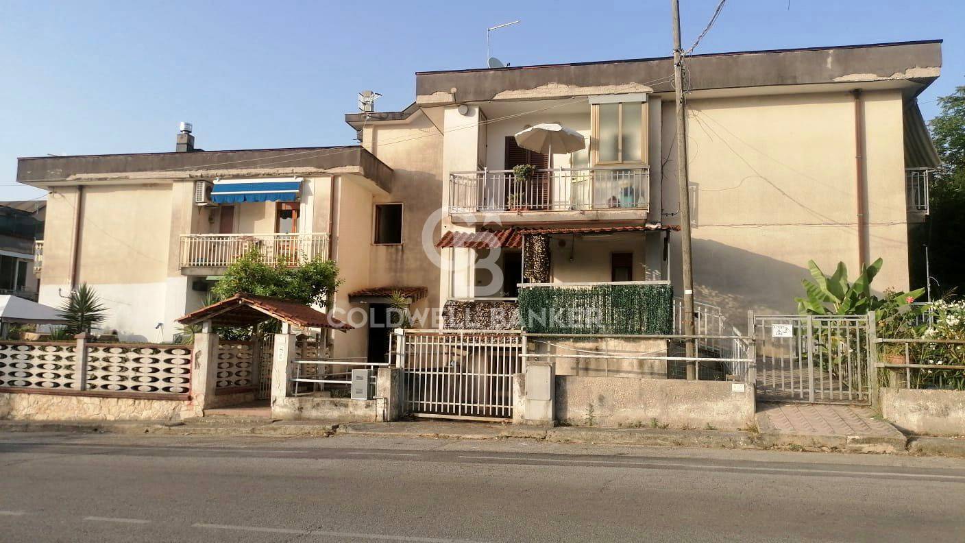 Appartamento in vendita a Agropoli, 6 locali, zona Località: MadonnadelCarmine, prezzo € 180.000 | CambioCasa.it