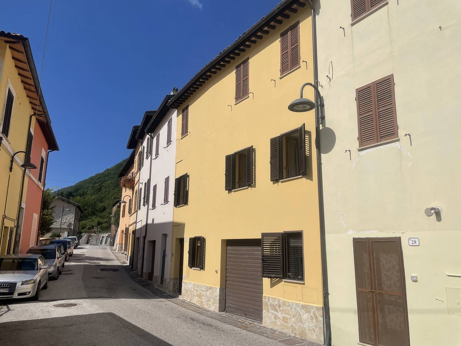 Appartamento in vendita a Serravalle di Chienti, 6 locali, prezzo € 43.000 | CambioCasa.it