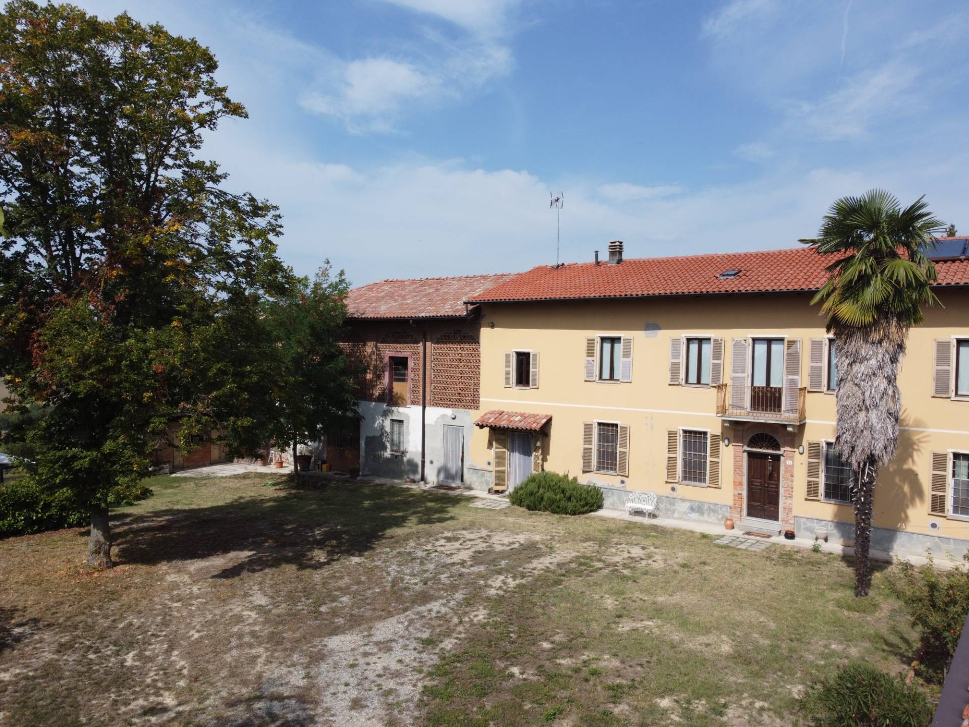 Rustico / Casale in vendita a Moncalvo, 15 locali, prezzo € 350.000 | PortaleAgenzieImmobiliari.it