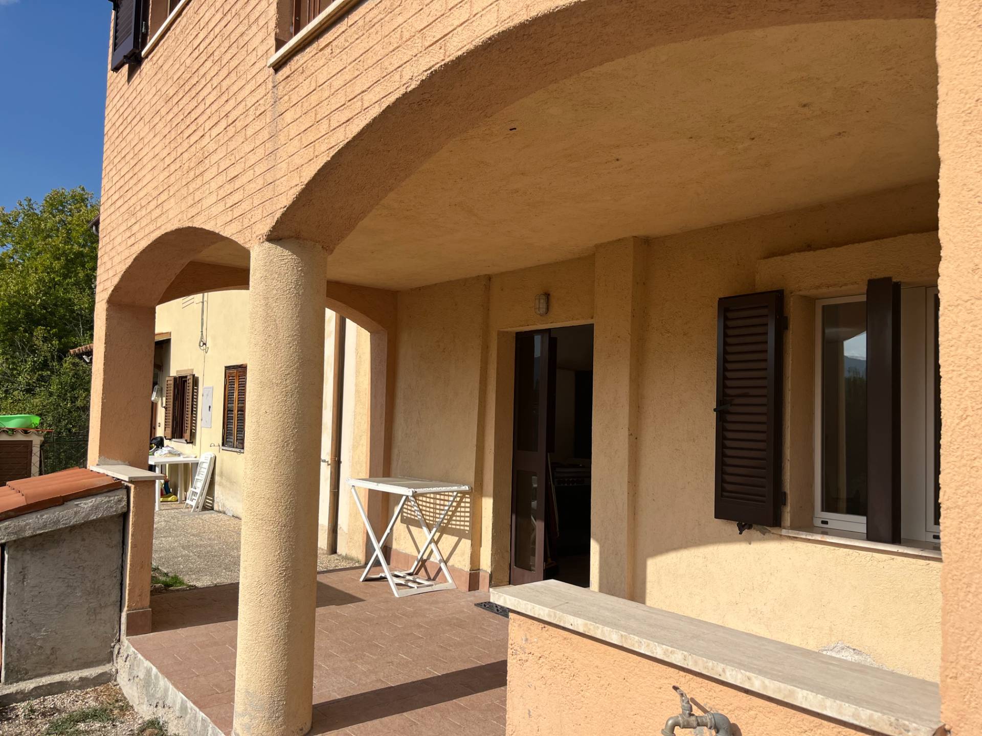 Villa a Schiera in vendita a Preci, 4 locali, prezzo € 59.000 | PortaleAgenzieImmobiliari.it