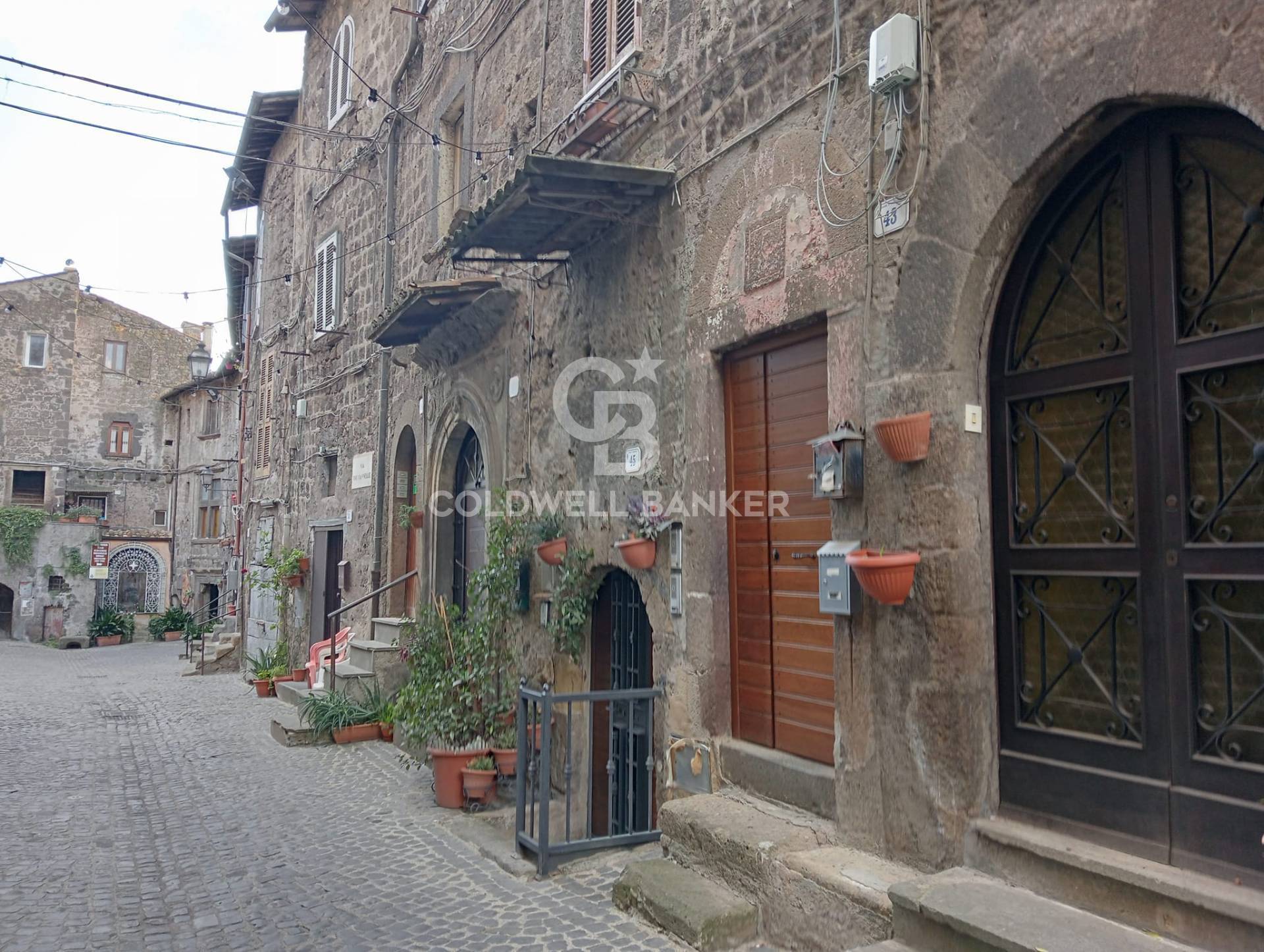 Appartamento in vendita a Ronciglione, 4 locali, zona Località: centro, prezzo € 50.000 | PortaleAgenzieImmobiliari.it
