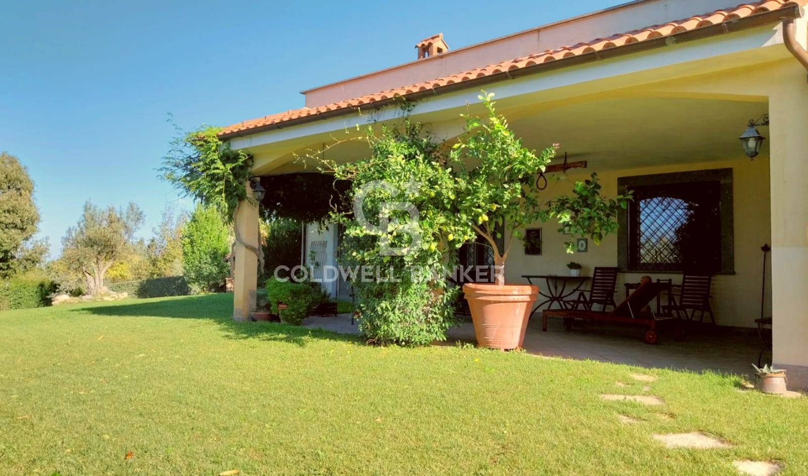 Villa in vendita a Allumiere, 10 locali, prezzo € 650.000 | CambioCasa.it