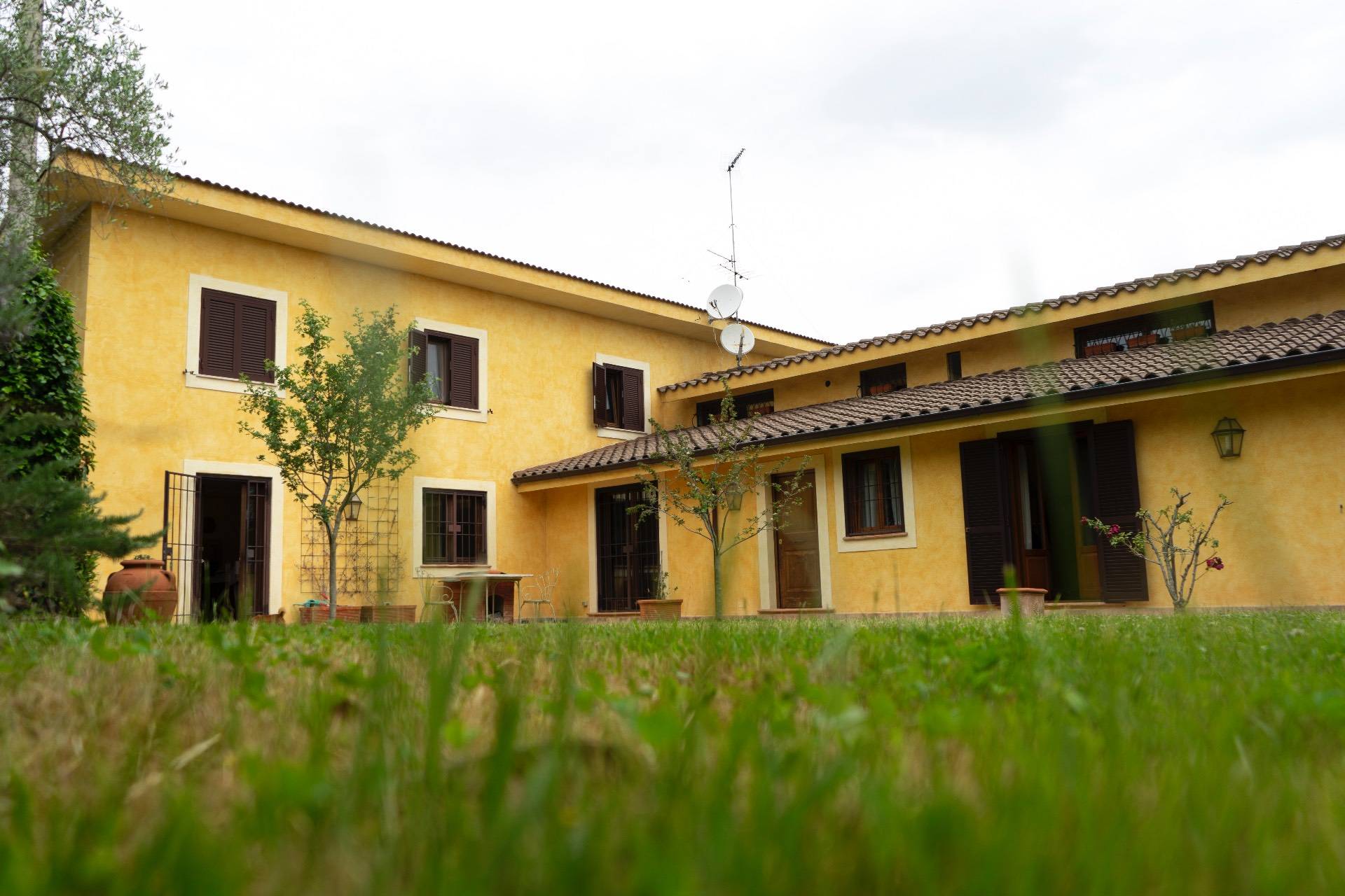 Villa in vendita a Montelibretti, 14 locali, prezzo € 699.000 | PortaleAgenzieImmobiliari.it