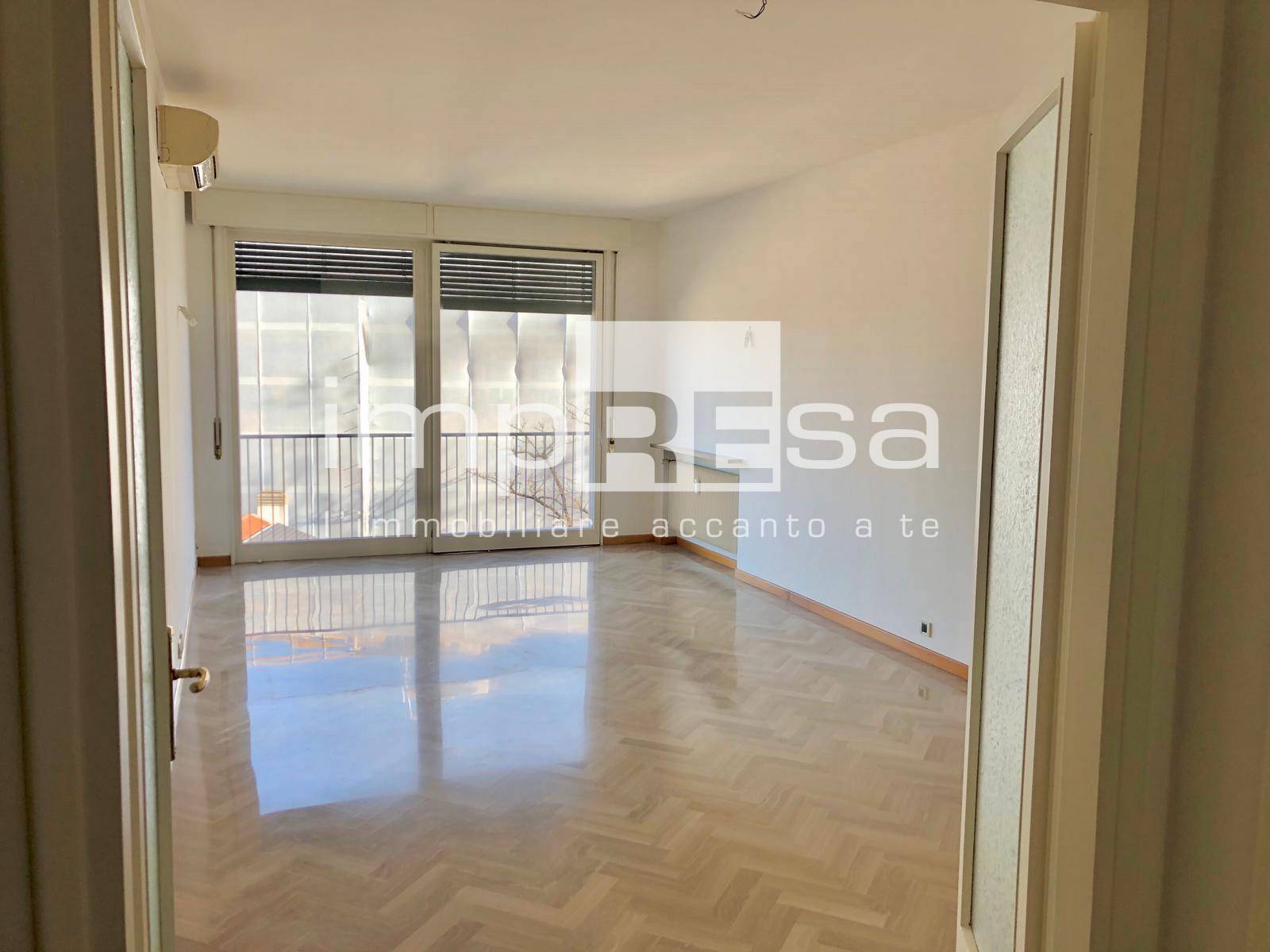 Appartamento in affitto a Treviso, 5 locali, zona Località: FuoriMura, prezzo € 1.000 | PortaleAgenzieImmobiliari.it
