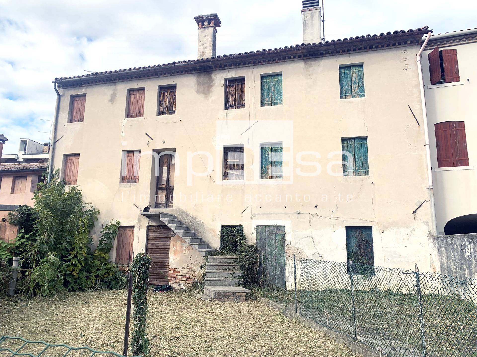 Villa in vendita a Santa Lucia di Piave, 18 locali, zona Località: S.aLucia, prezzo € 125.000 | PortaleAgenzieImmobiliari.it