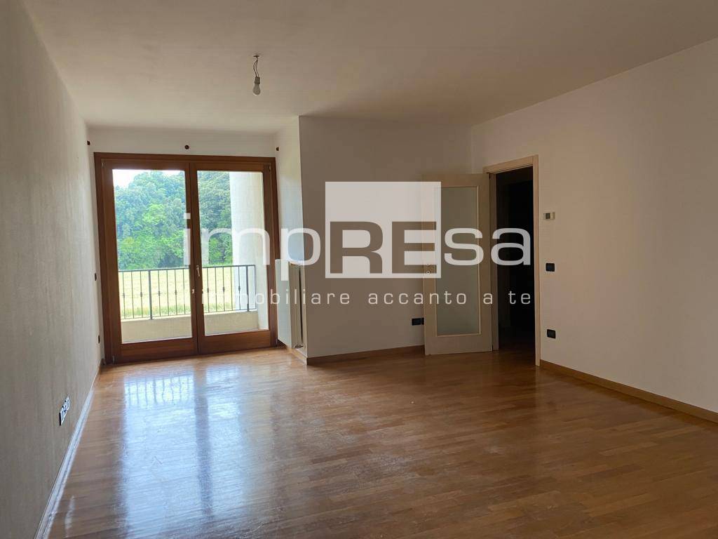 Appartamento in vendita a Spresiano, 6 locali, zona Località: Centro, prezzo € 168.000 | PortaleAgenzieImmobiliari.it
