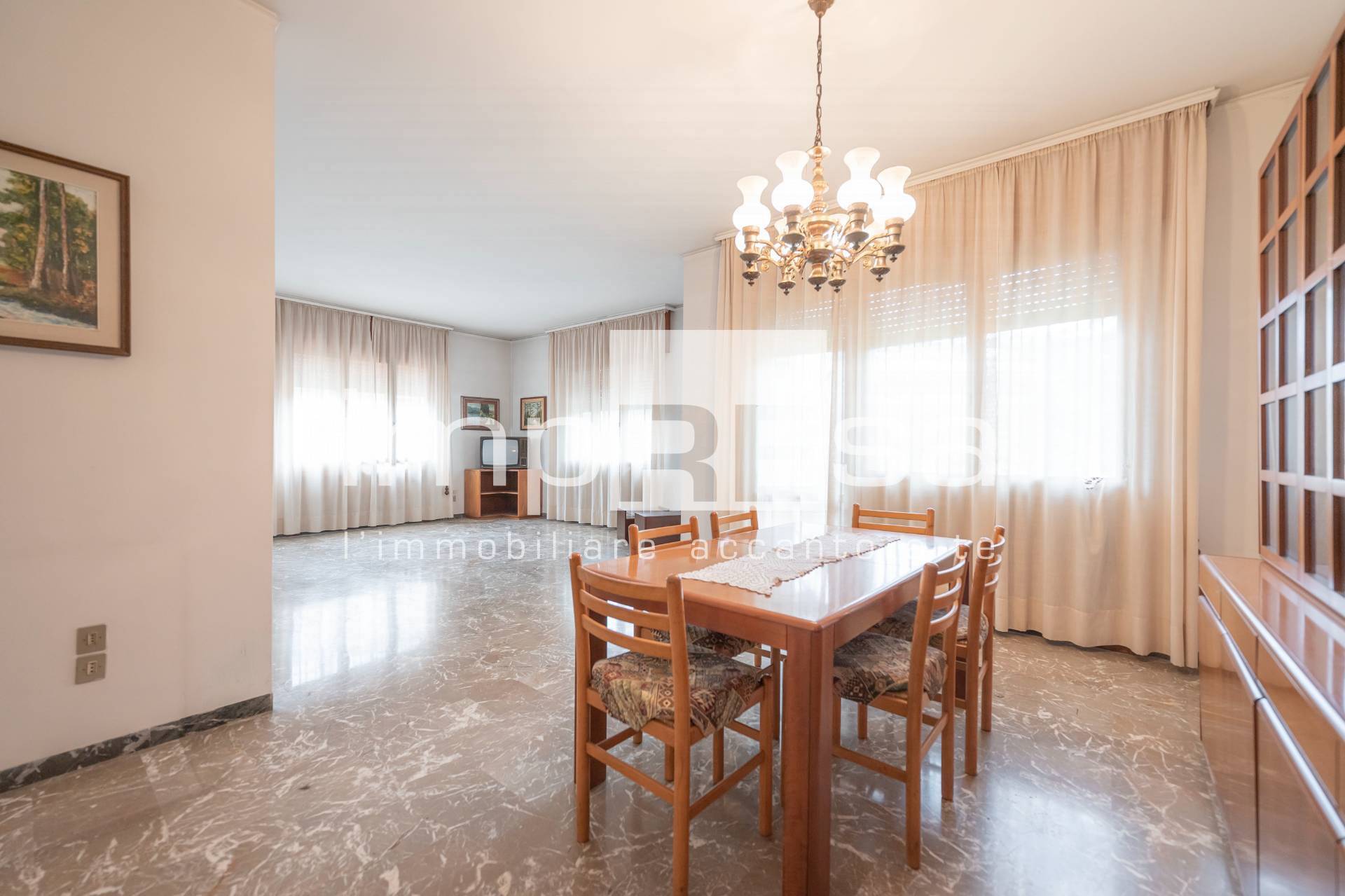 Appartamento in vendita a Conegliano, 9 locali, zona Località: Centro, prezzo € 220.000 | PortaleAgenzieImmobiliari.it
