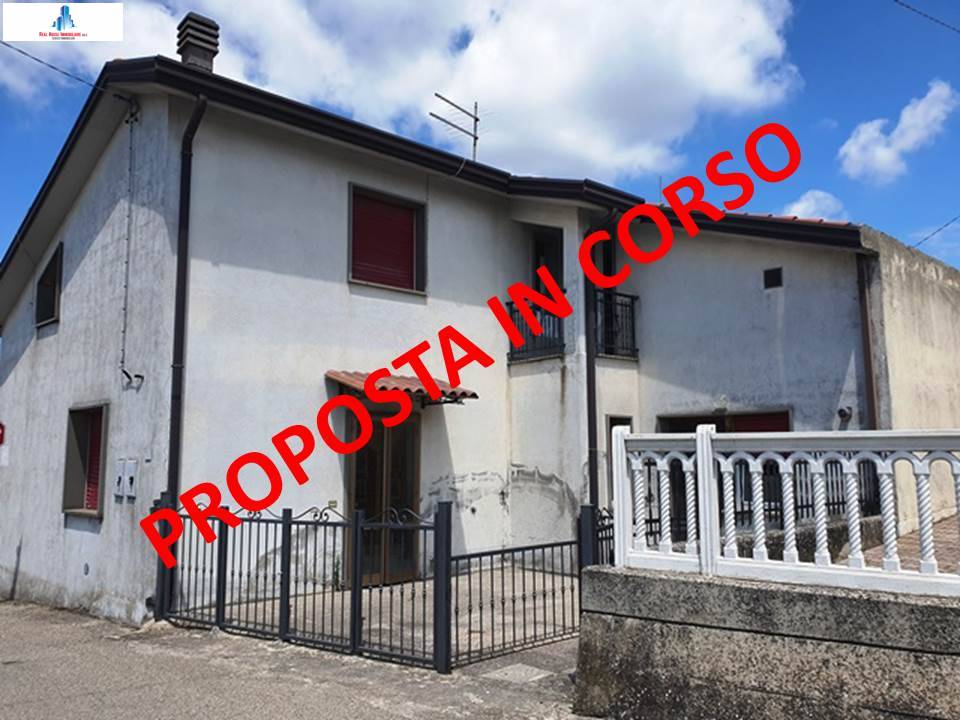 Soluzione Semindipendente in vendita a Savignano Irpino, 4 locali, prezzo € 10.000 | CambioCasa.it