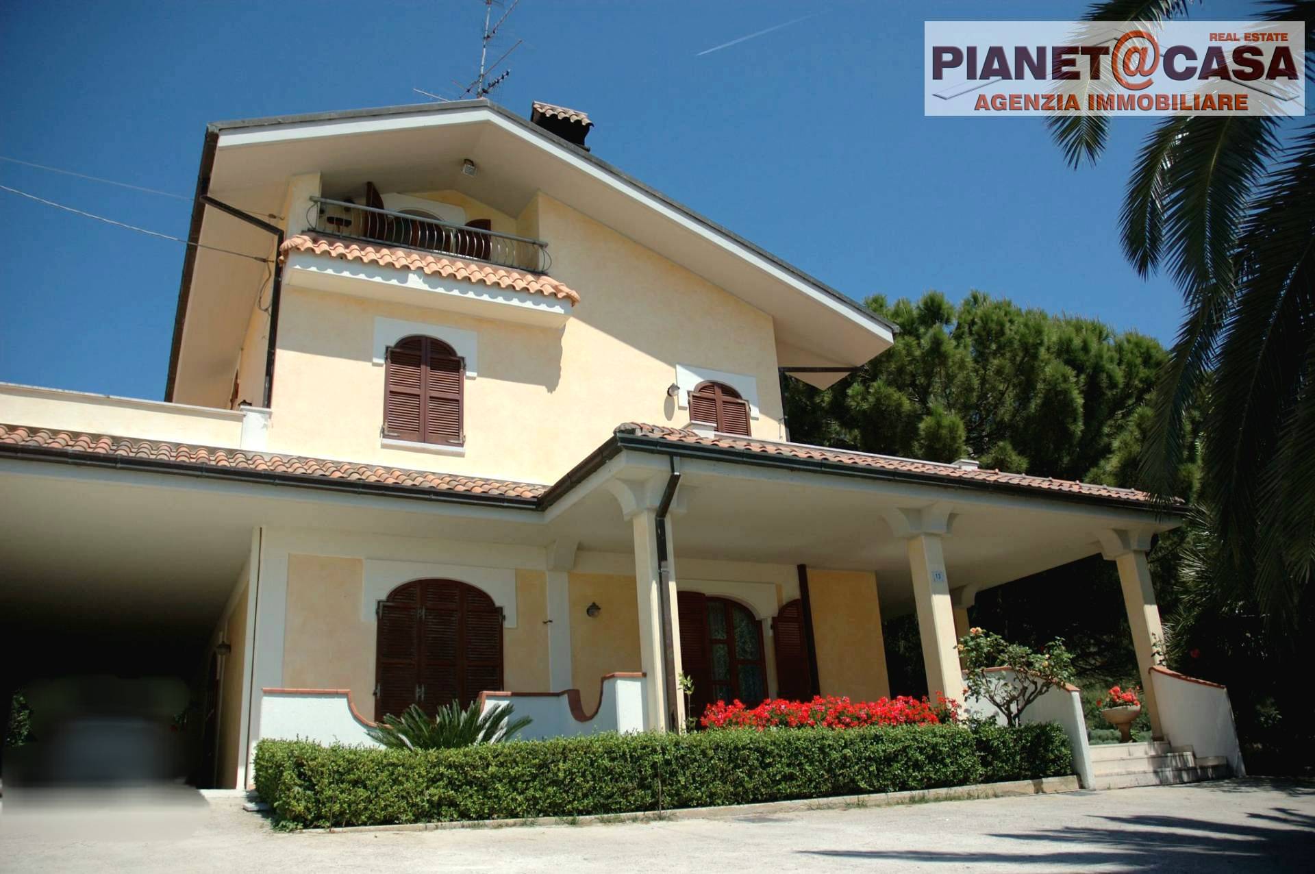 Villa in vendita a San Benedetto del Tronto, 9 locali, zona Località: PORTODASCOLI, prezzo € 490.000 | PortaleAgenzieImmobiliari.it