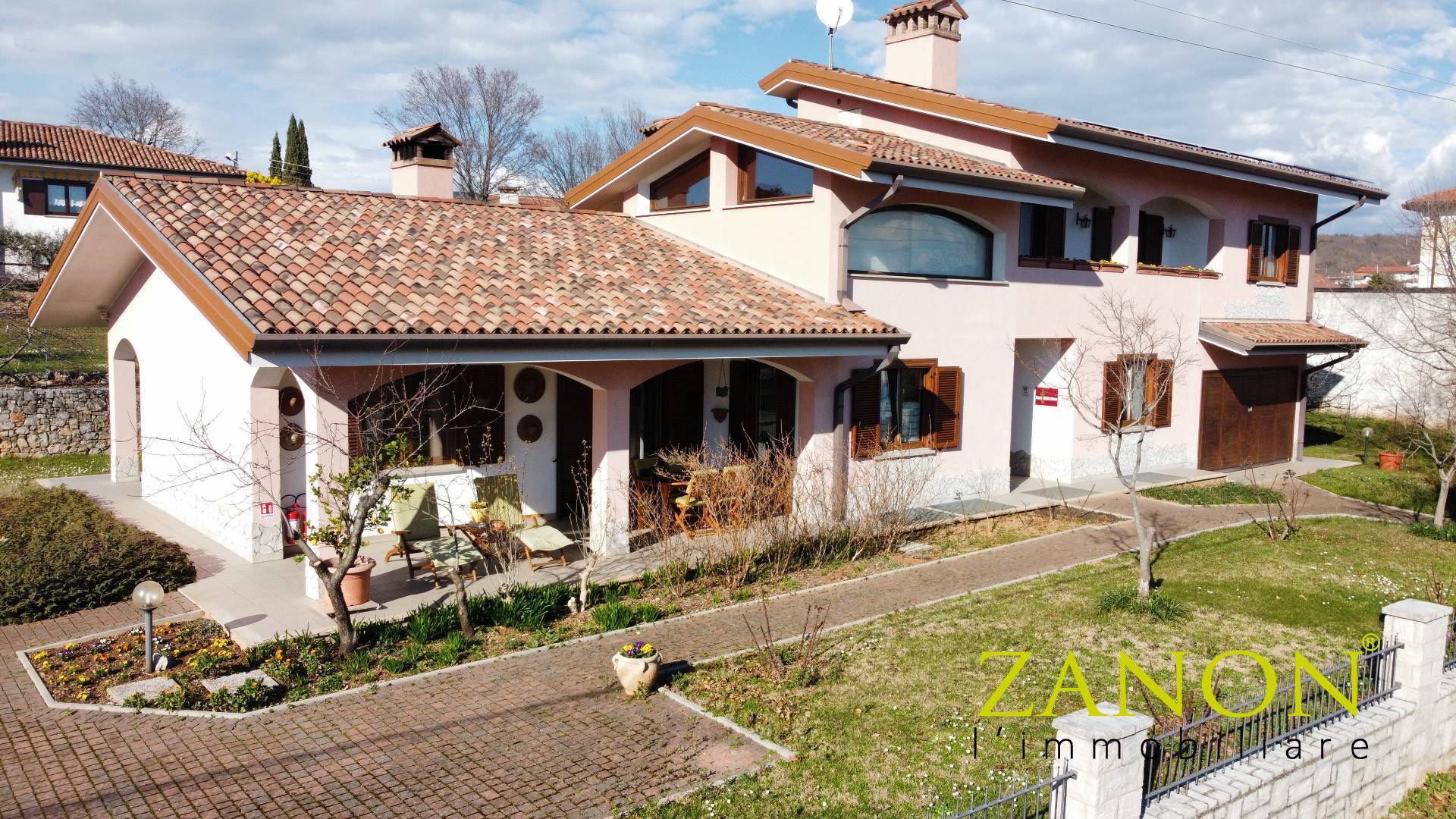 Villa in vendita a Sagrado, 10 locali, zona Località: SanMartinodelCarso, Trattative riservate | PortaleAgenzieImmobiliari.it