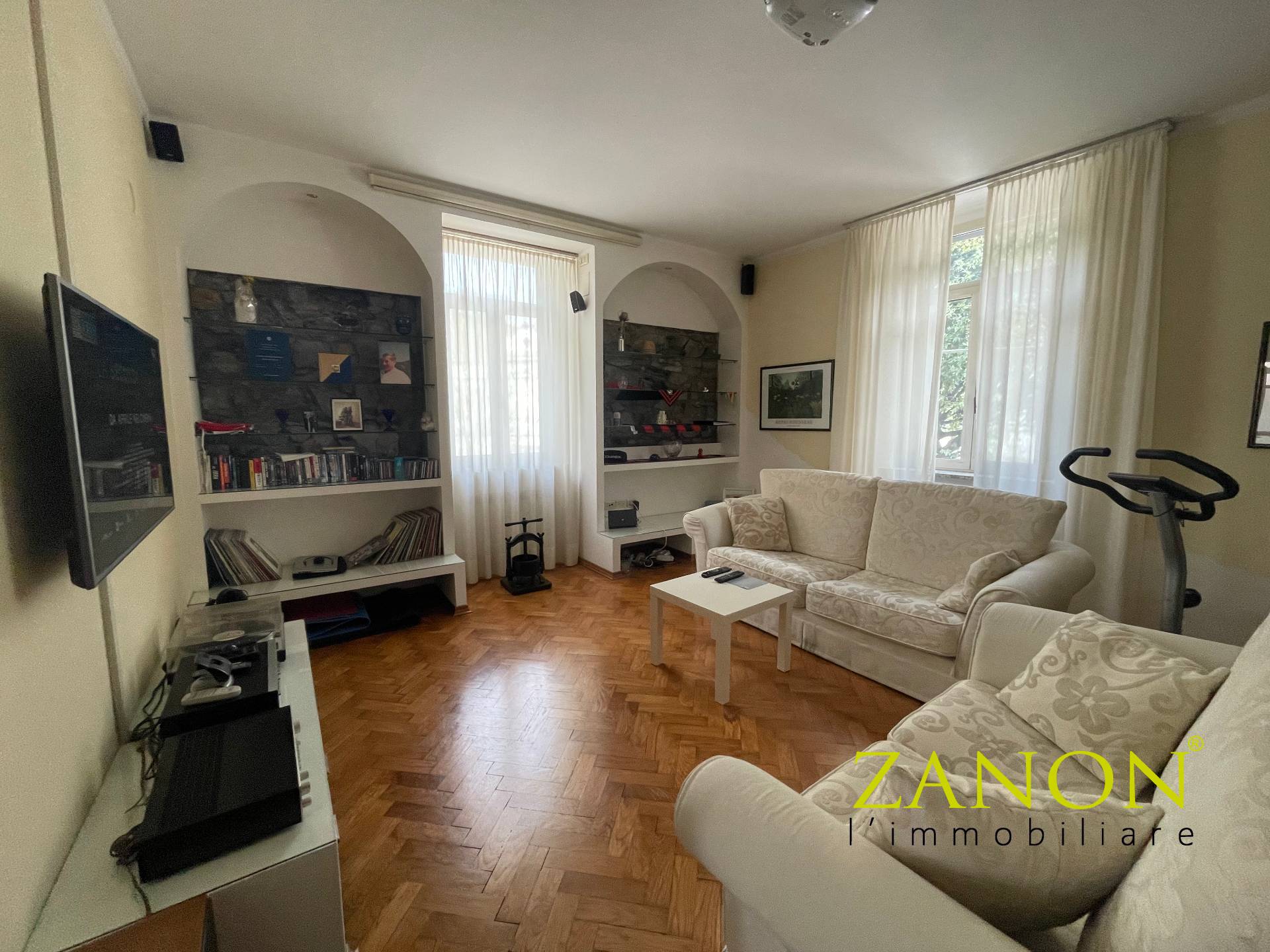 Appartamento in vendita a Gorizia, 8 locali, zona Località: CentraleCorsi, prezzo € 225.000 | PortaleAgenzieImmobiliari.it