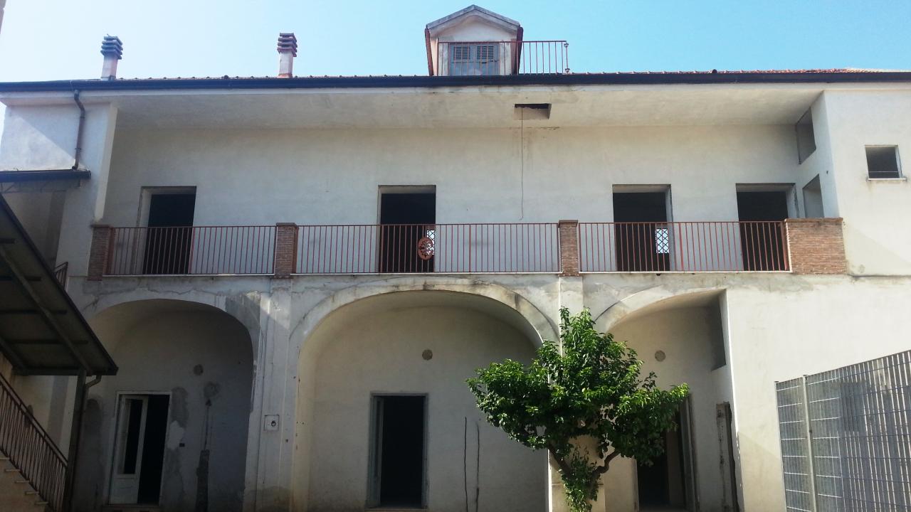 Palazzo / Stabile in vendita a Santa Maria Capua Vetere, 6 locali, prezzo € 163.000 | PortaleAgenzieImmobiliari.it