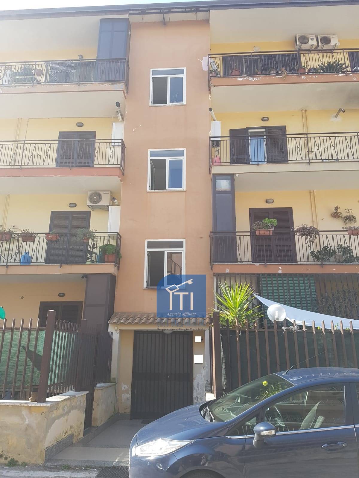 Appartamento in vendita a Giugliano in Campania, 4 locali, zona aturo, prezzo € 150.000 | PortaleAgenzieImmobiliari.it