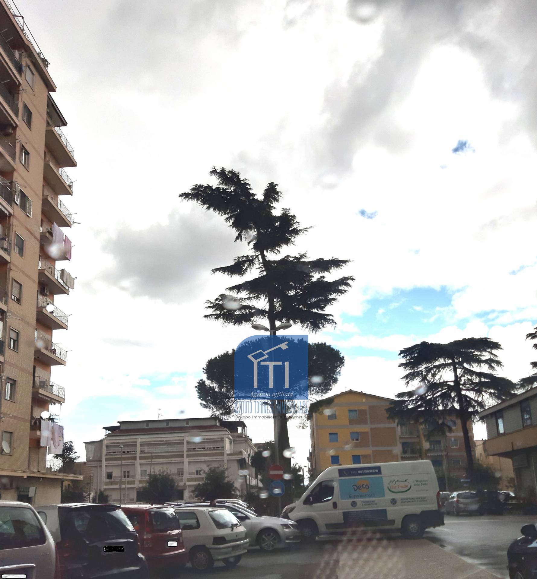 Negozio / Locale in affitto a Aversa, 9999 locali, zona Località: Centro, prezzo € 750 | CambioCasa.it