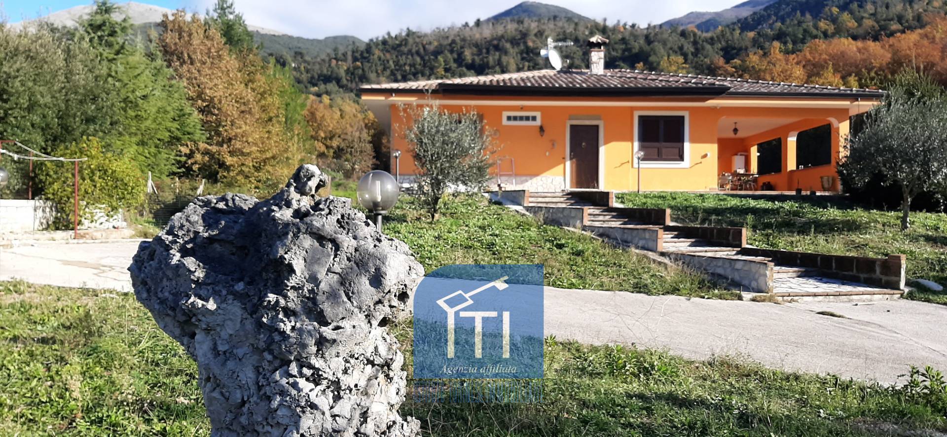 Villa in vendita a Mignano Monte Lungo, 7 locali, prezzo € 275.000 | PortaleAgenzieImmobiliari.it