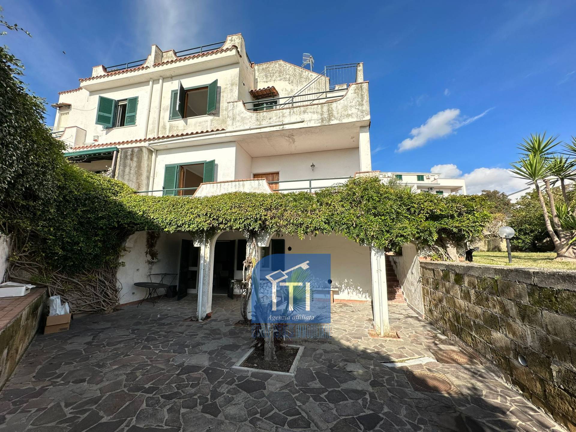 Villa Bifamiliare in vendita a Giugliano in Campania, 5 locali, zona la, prezzo € 335.000 | PortaleAgenzieImmobiliari.it