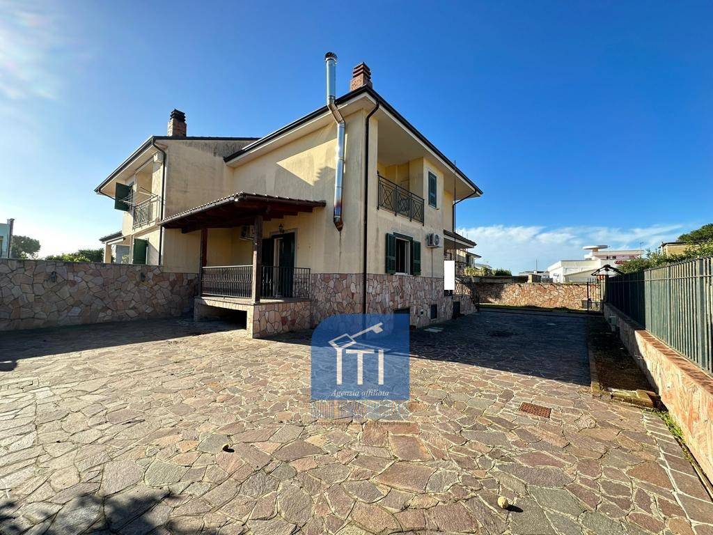 Villa Bifamiliare in vendita a Giugliano in Campania, 5 locali, zona aturo, prezzo € 297.000 | PortaleAgenzieImmobiliari.it