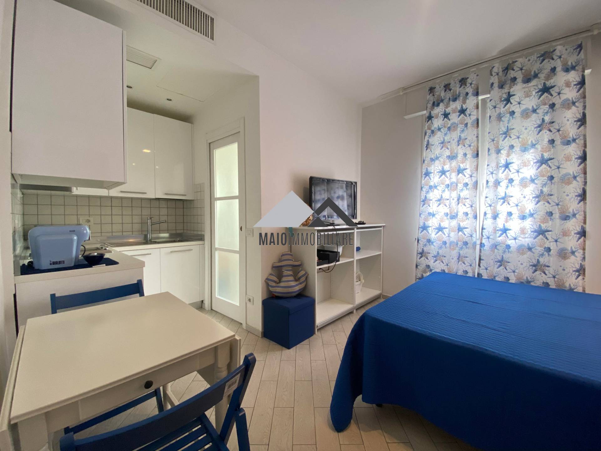 Appartamento in affitto a Riccione, 1 locali, zona Località: CENTRO, prezzo € 2.500 | CambioCasa.it