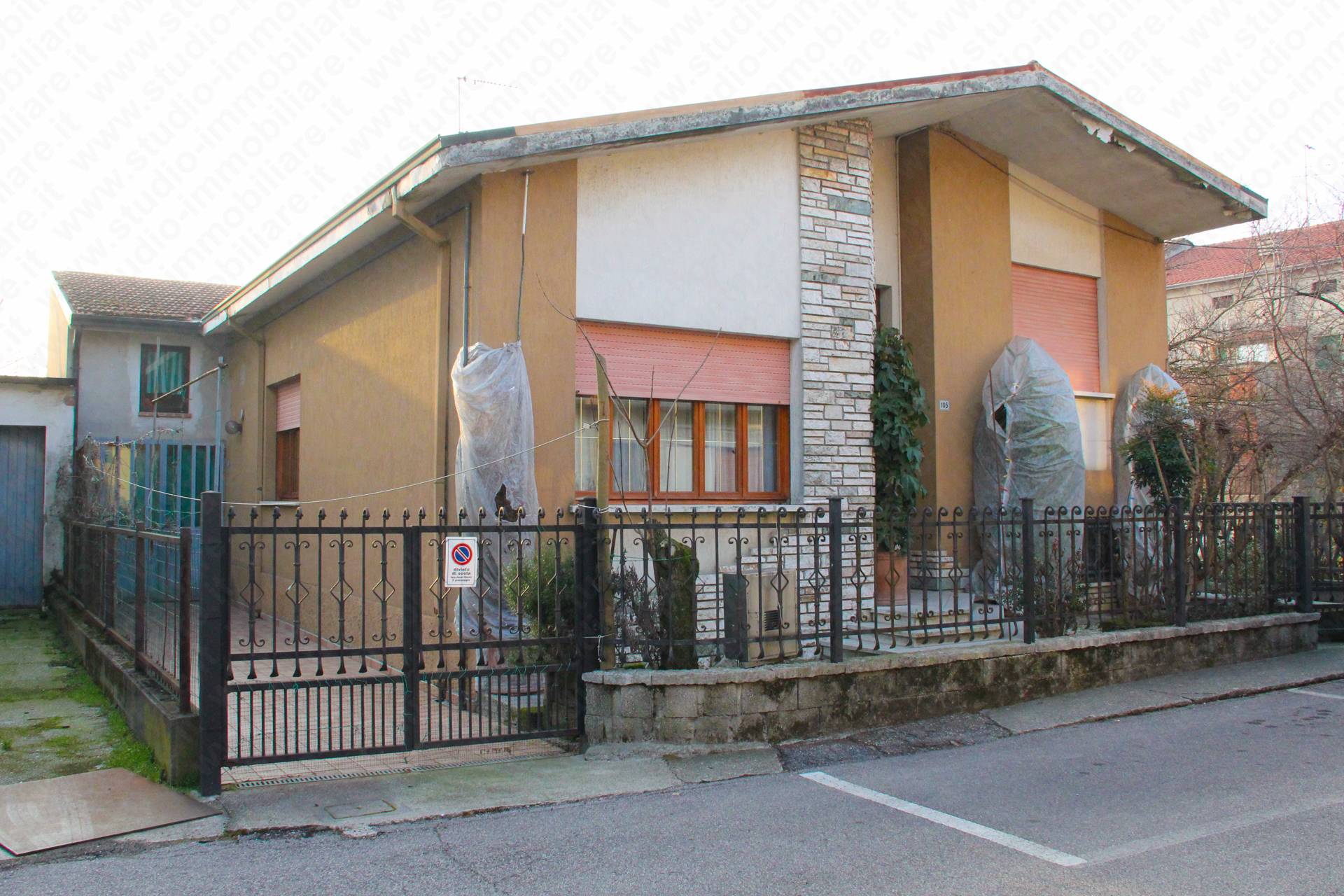 Soluzione Indipendente in vendita a Bergantino, 7 locali, prezzo € 70.000 | PortaleAgenzieImmobiliari.it
