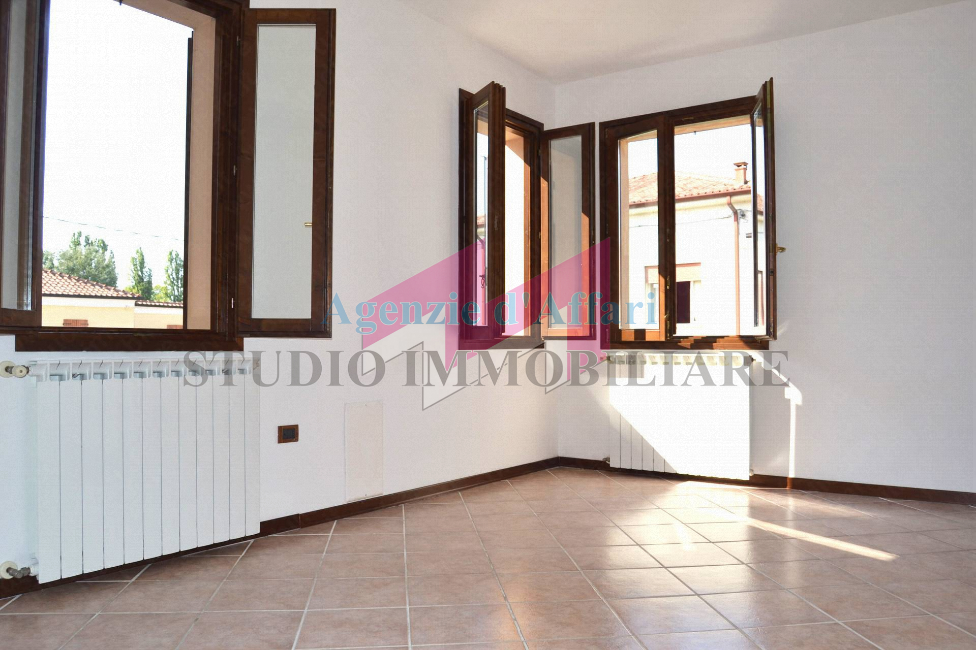 Appartamento in vendita a Castelmassa, 5 locali, prezzo € 75.000 | PortaleAgenzieImmobiliari.it