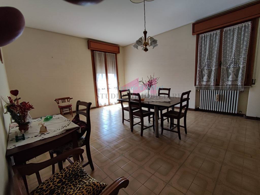 Appartamento in vendita a Ostiglia, 7 locali, prezzo € 65.000 | PortaleAgenzieImmobiliari.it