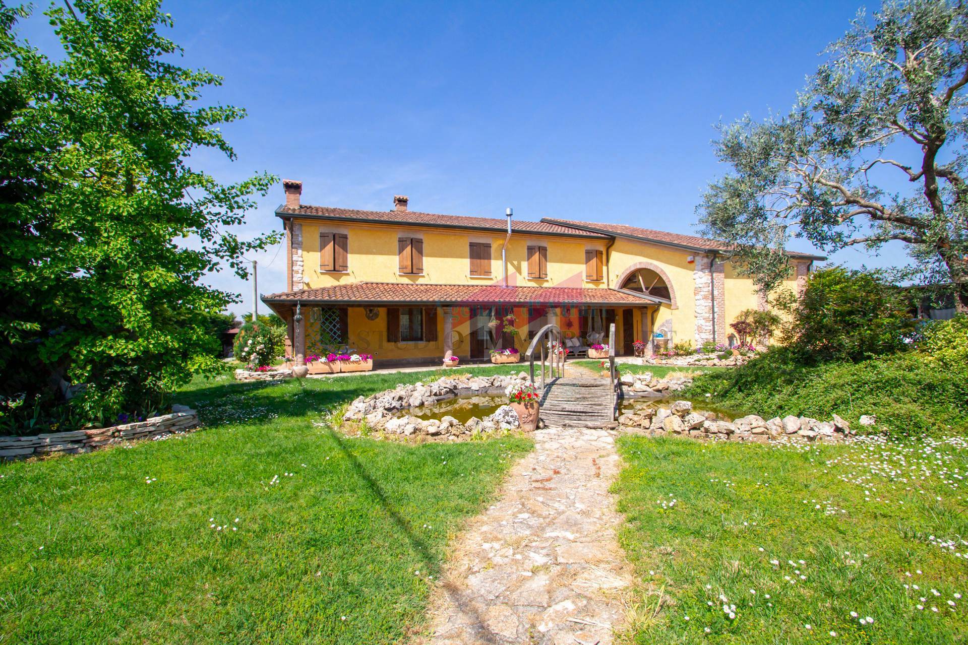 Villa in vendita a Melara, 10 locali, prezzo € 370.000 | PortaleAgenzieImmobiliari.it
