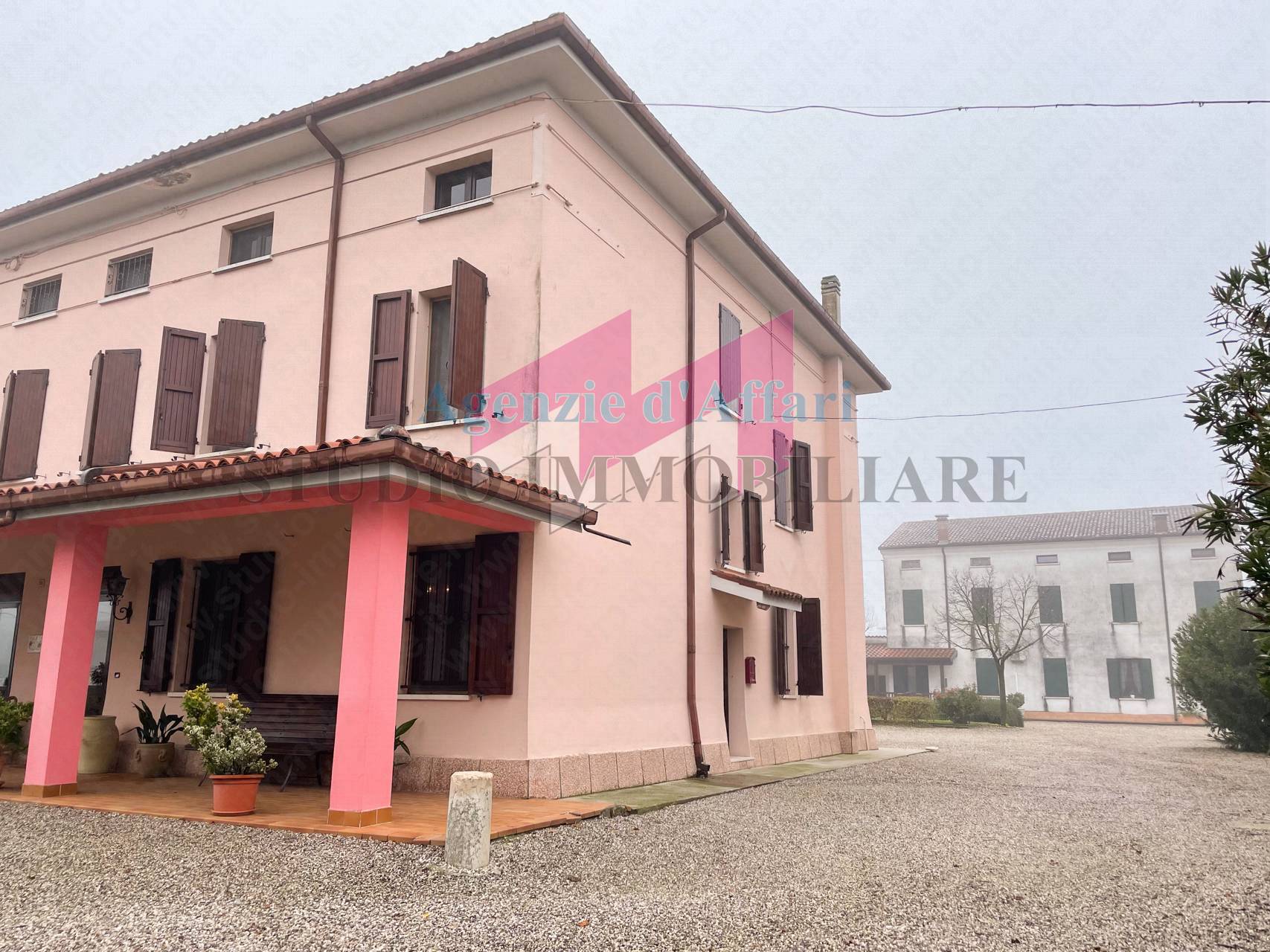 Villa in vendita a Poggio Rusco, 5 locali, prezzo € 125.000 | PortaleAgenzieImmobiliari.it