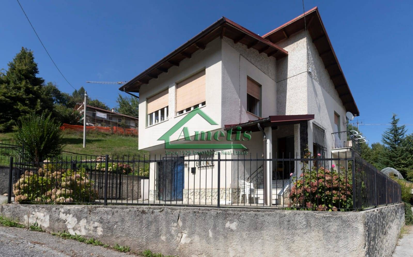 Villa in vendita a Roccaforte Mondovì - Zona: Lurisia