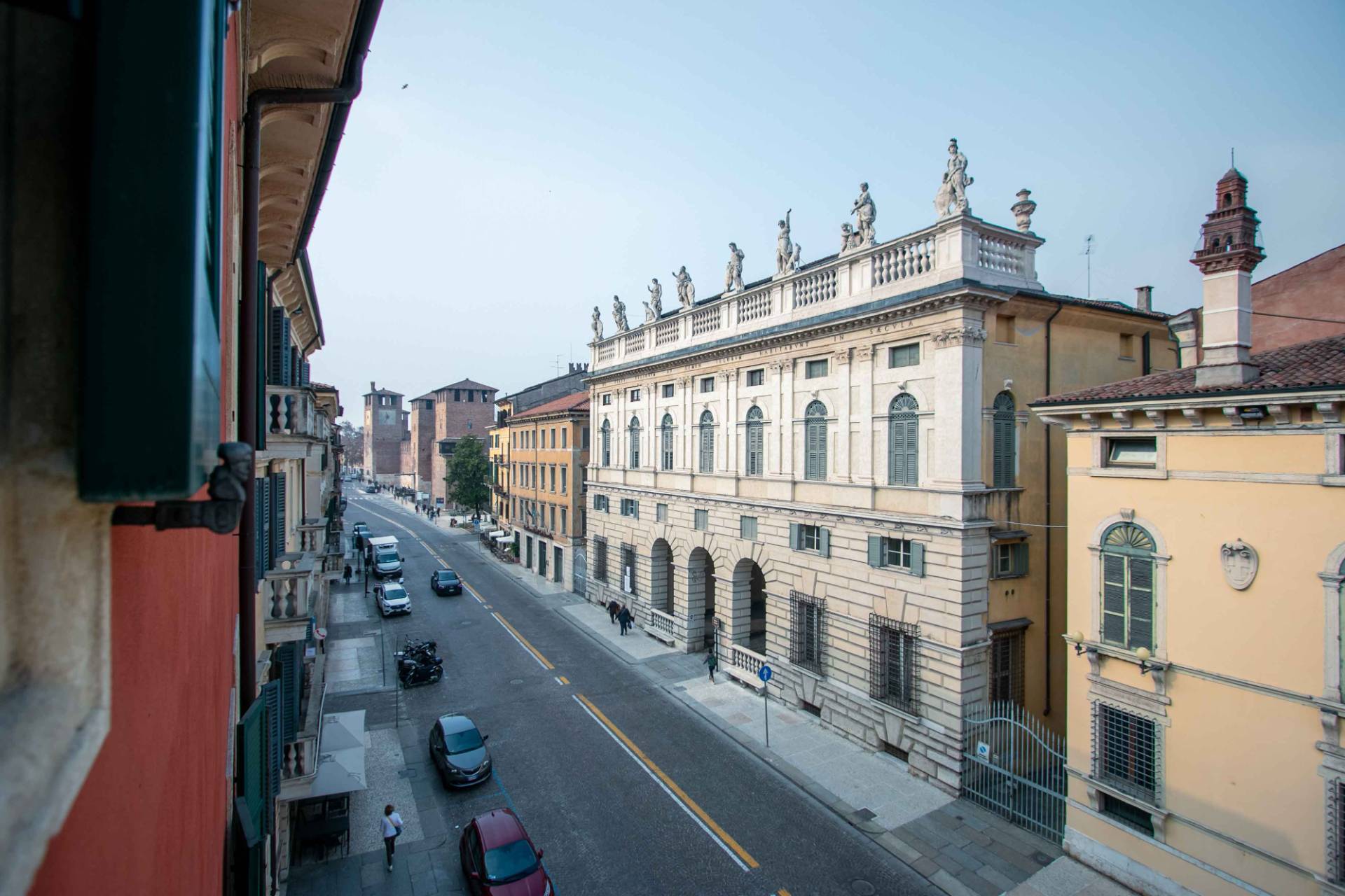 Appartamento in vendita a Verona, 4 locali, zona Località: Centrostorico, prezzo € 630.000 | PortaleAgenzieImmobiliari.it