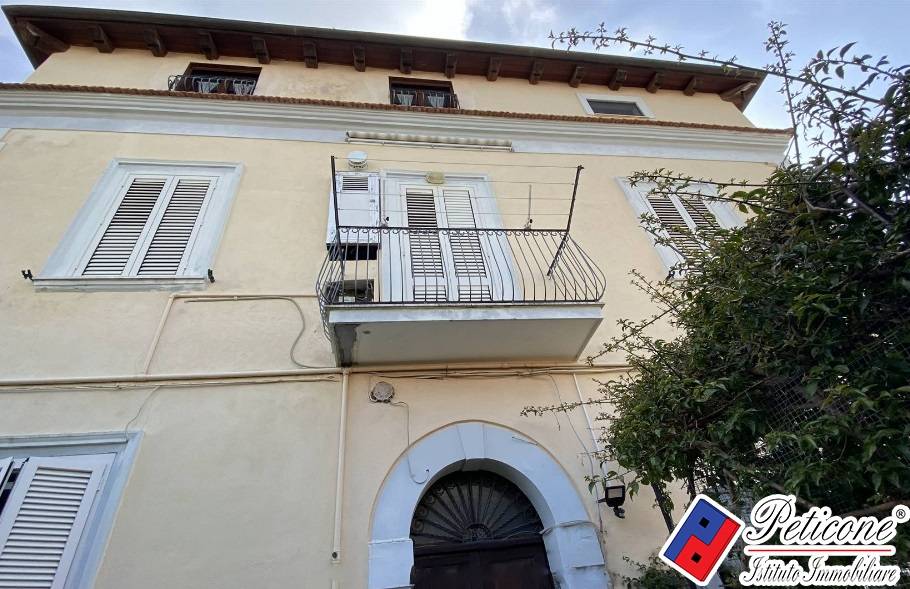 Appartamento in vendita a Gaeta, 4 locali, zona Località: Centro, prezzo € 295.000 | CambioCasa.it