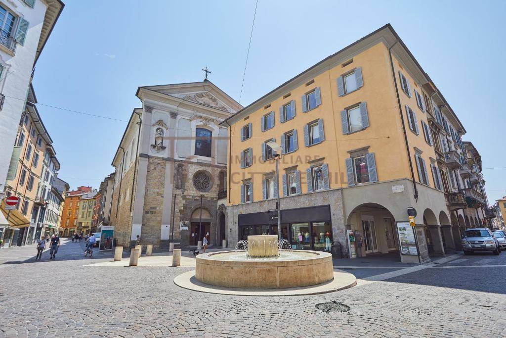 Appartamento in vendita a Bergamo, 4 locali, zona Località: Centralissimo, prezzo € 590.000 | PortaleAgenzieImmobiliari.it