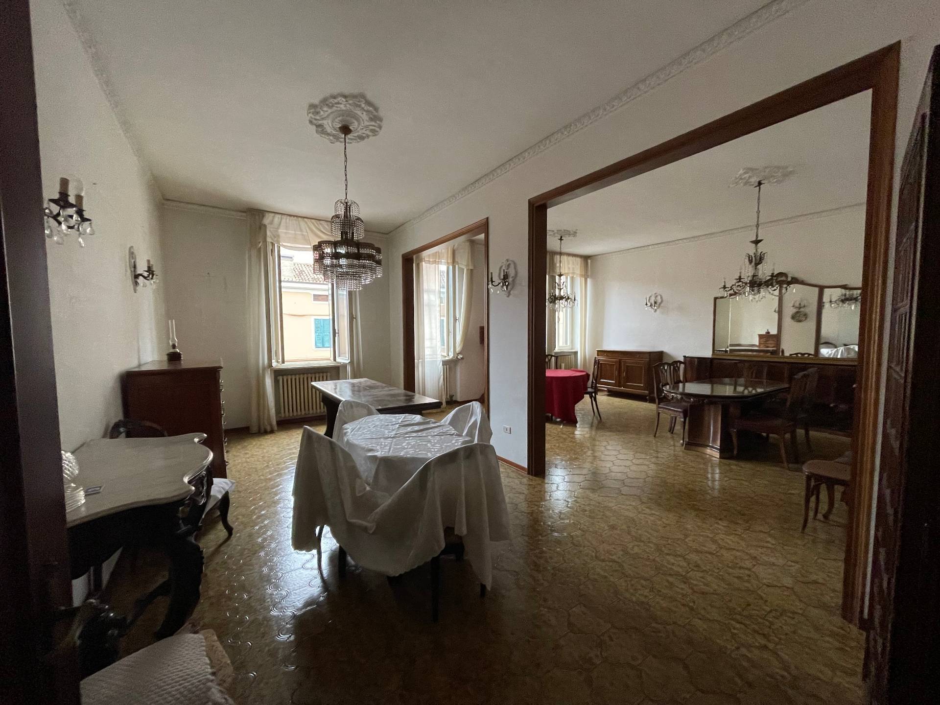 Appartamento in vendita a Ferrara, 6 locali, zona Località: Centrostorico, prezzo € 270.000 | PortaleAgenzieImmobiliari.it