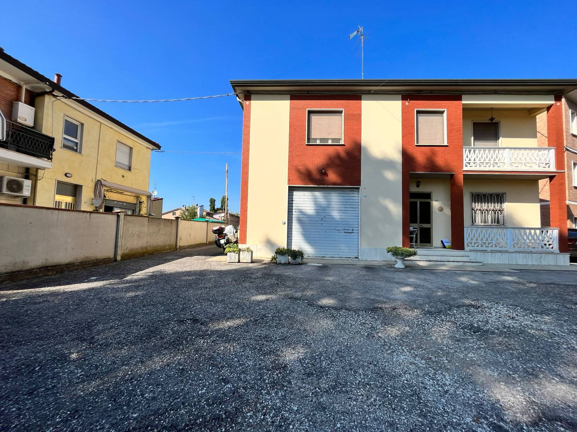 Soluzione Indipendente in vendita a Ferrara, 10 locali, zona tesana, prezzo € 498.000 | PortaleAgenzieImmobiliari.it