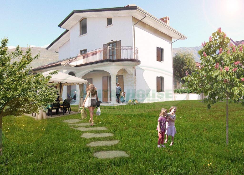 Villa in vendita a Sirignano, 10 locali, Trattative riservate | CambioCasa.it